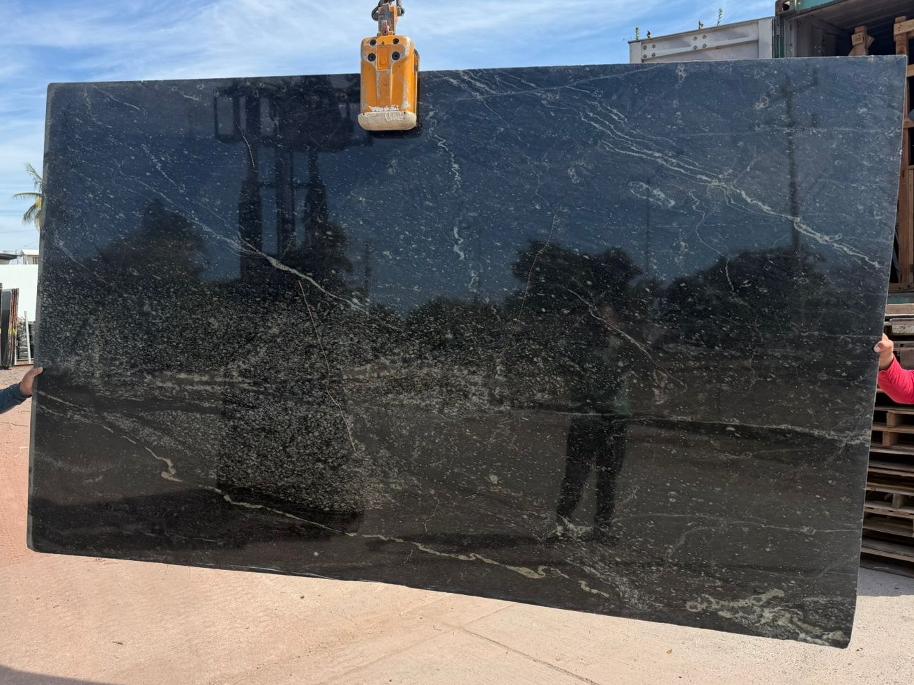 California black 3.14 x 1.90 acabado pulido y brillado. Image